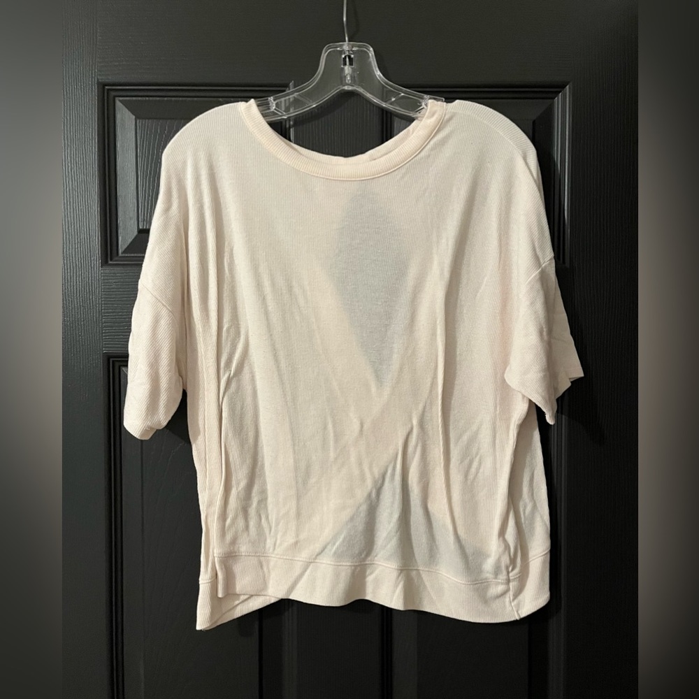 American Eagle open back light pink shirt